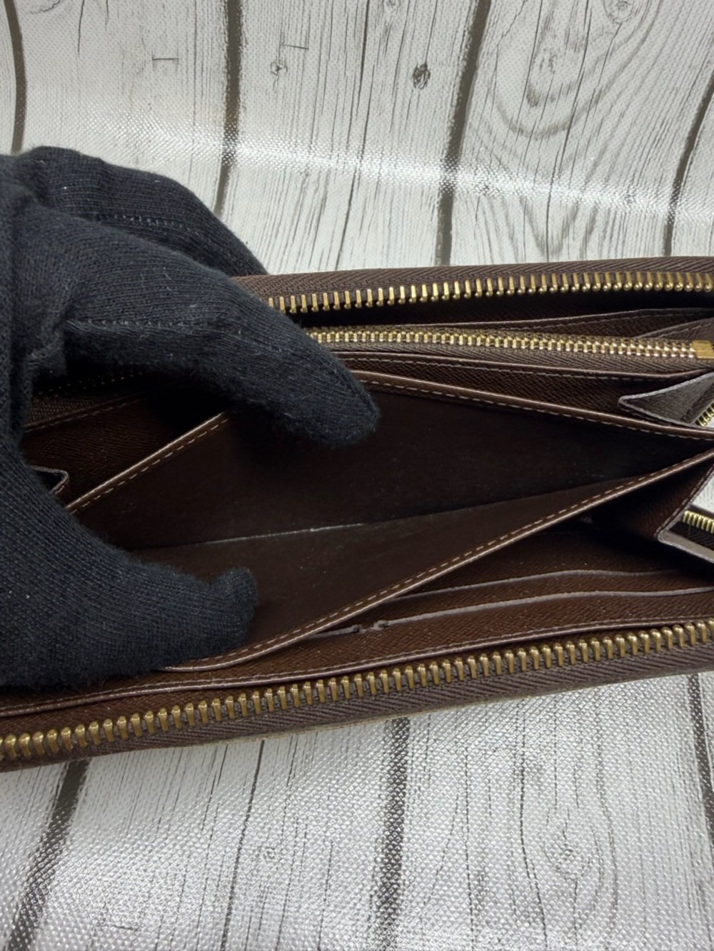 PRE LOVED AUTHENTIC Louis Vuitton Damier Ebene Zippy Wallet - Picture 6 of 11